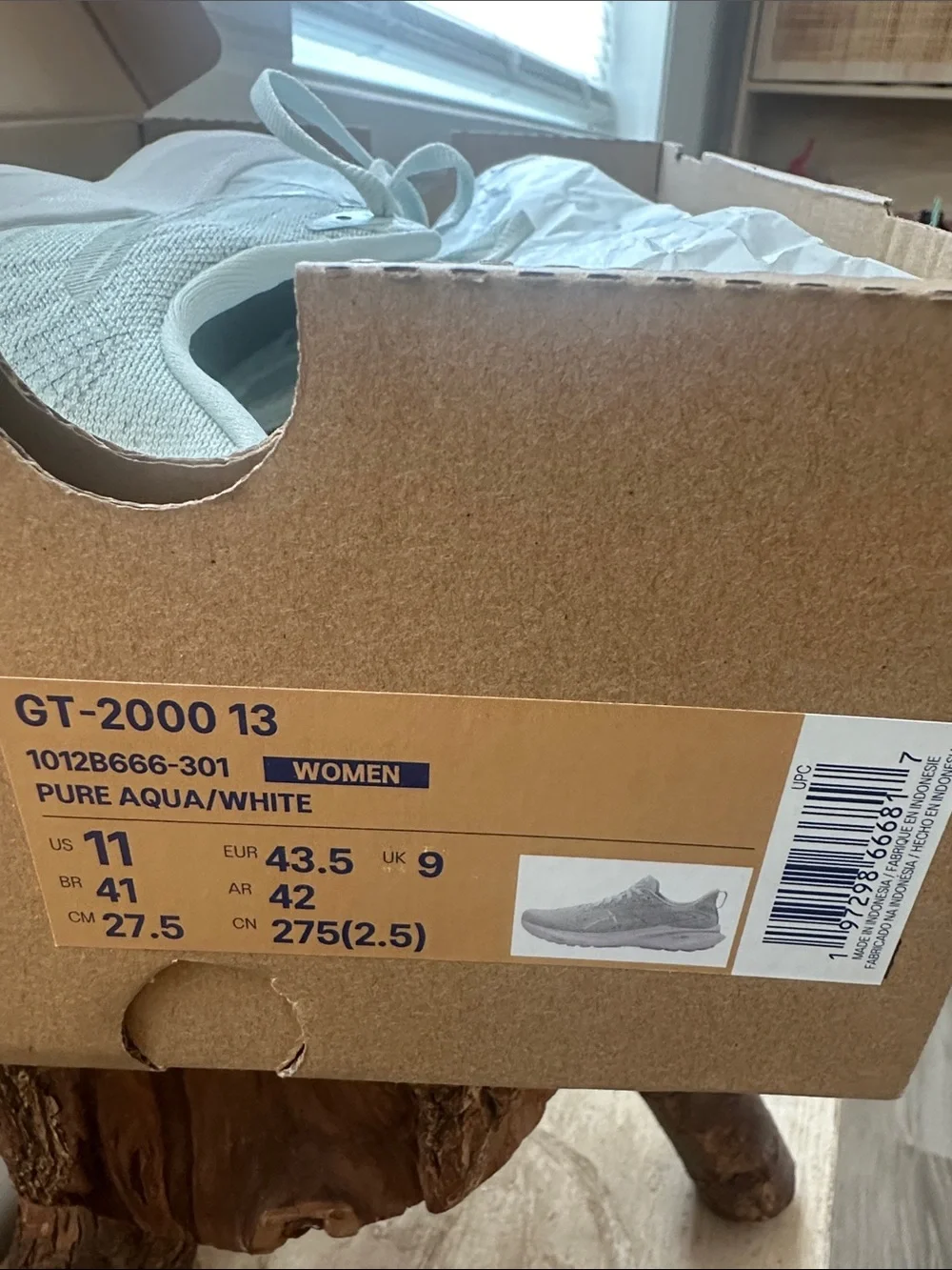 Women’s White Athletic Running Shoe with Cushioned Support - Picture 5 of 5